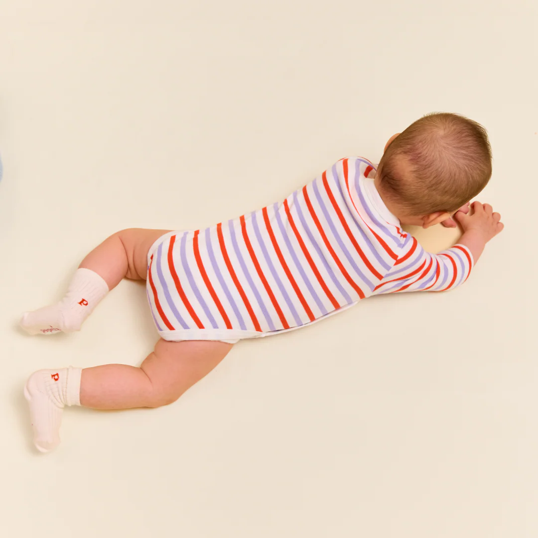Baby Body Gestreift aus Bio-Baumwolle in Lila/Rot/Weiß - Image 6