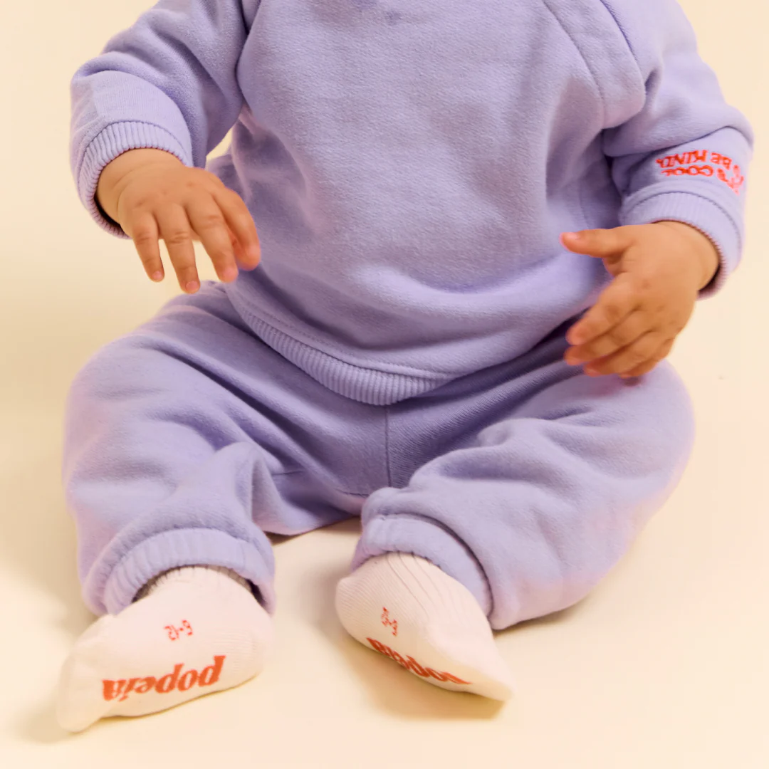 Baby Kindness Sweatpants aus Bio-Baumwolle in Lila - Image 3