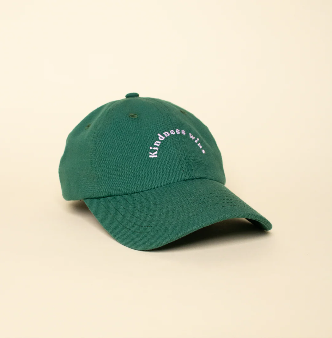 Kindness Cap in Dunkelgrün - Image 4
