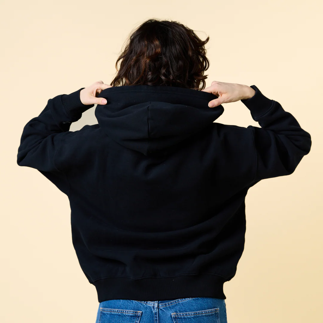 Hoodie aus Bio-Baumwolle in Schwarz - Image 4