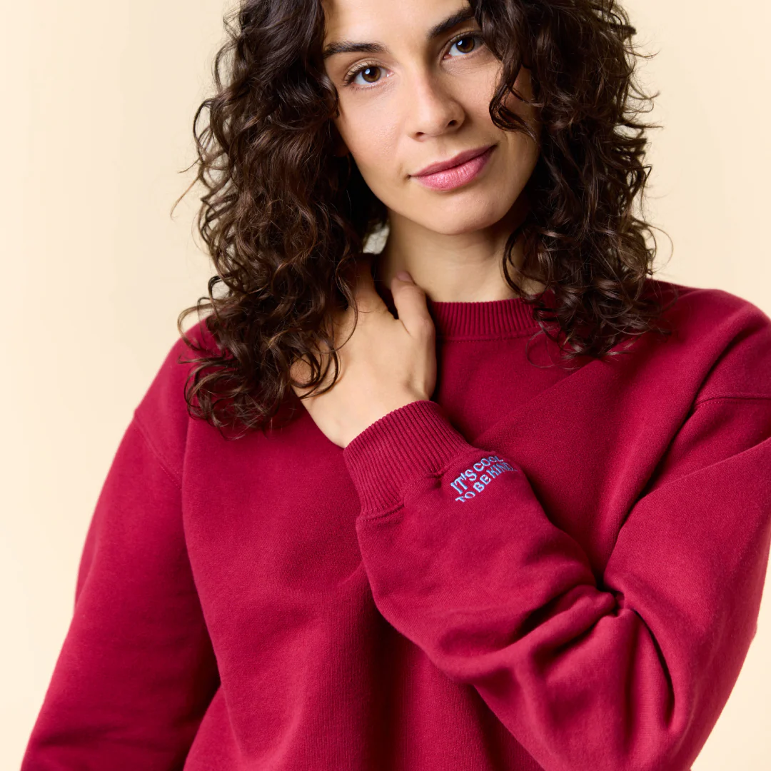 Kindness Sweater aus Bio-Baumwolle in Bordeaux - Image 3