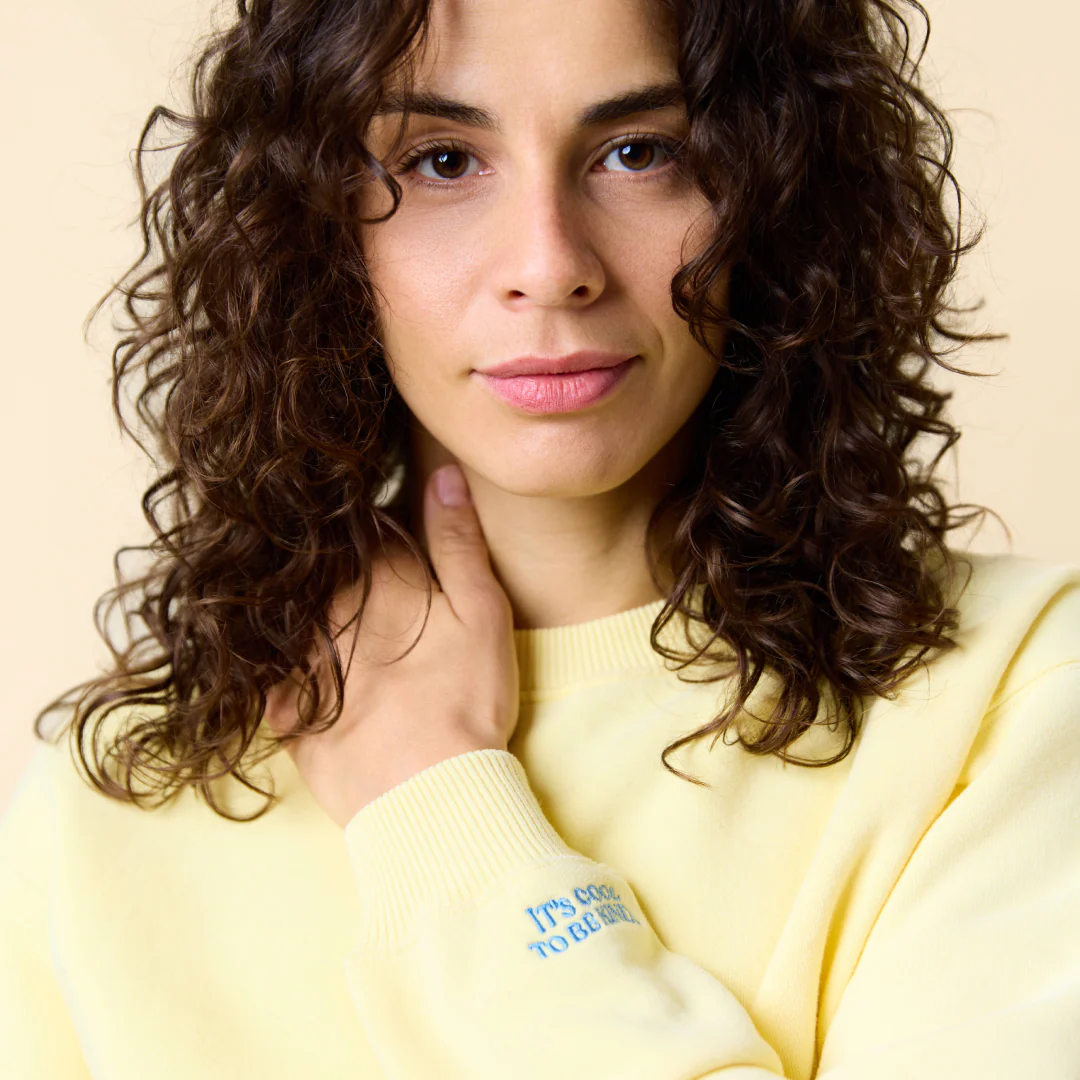 Kindness Sweater aus Bio-Baumwolle in Butter Yellow - Image 3