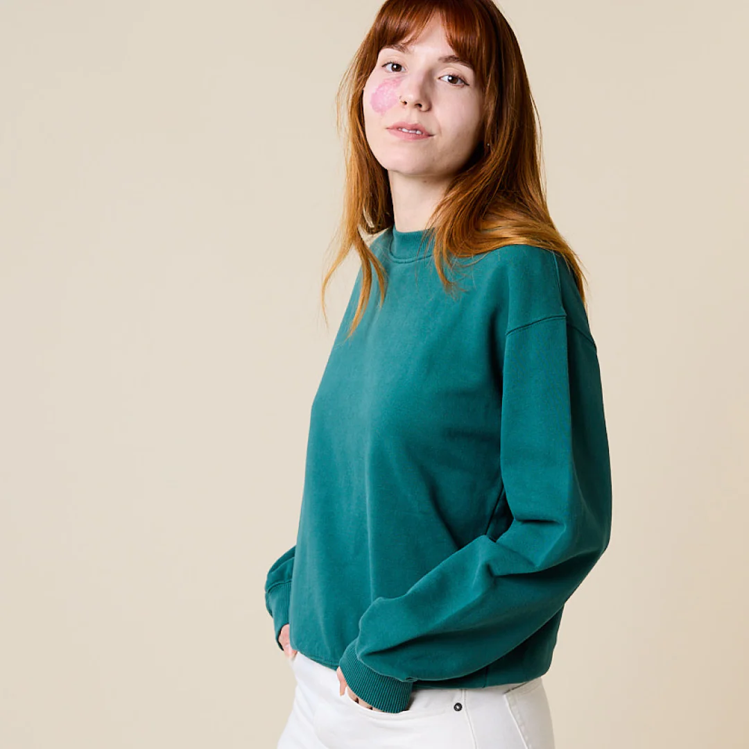 Kindness Sweater aus Bio-Baumwolle in College Grün - Image 3