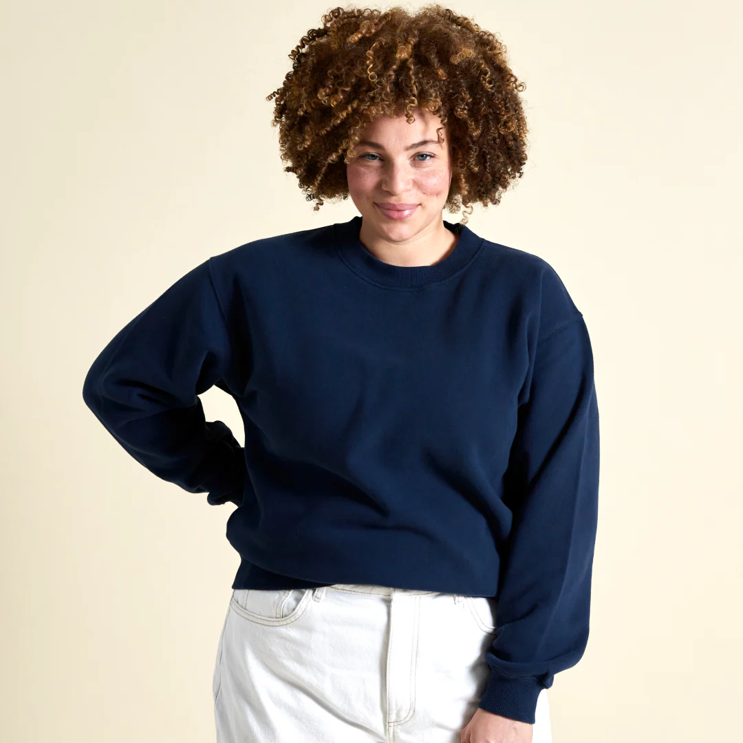 Kindness Sweater aus Bio-Baumwolle in Dunkelblau (Washed) - Image 3