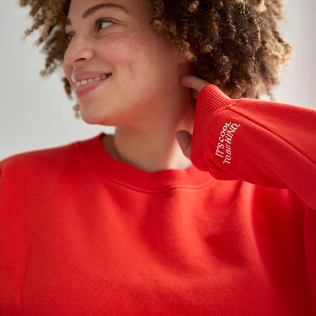 Kindness Sweater aus Bio-Baumwolle in popeia Rot - Image 4
