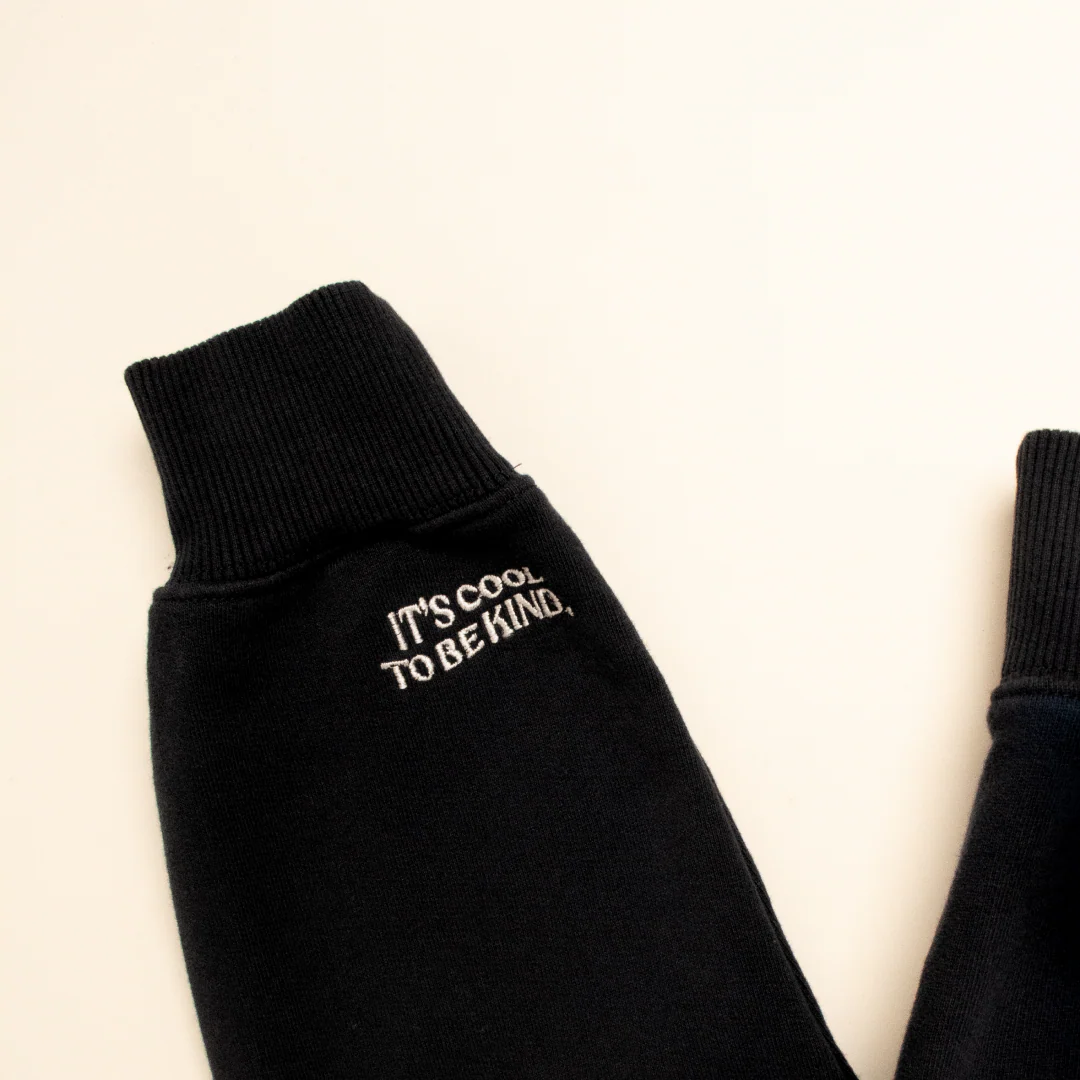 Kindness Sweater aus Bio-Baumwolle in Schwarz - Image 4