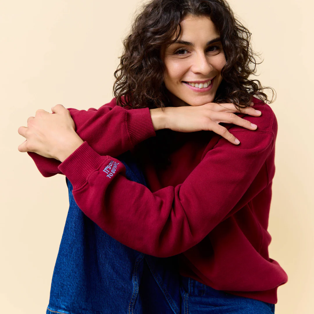 Kindness Sweater aus Bio-Baumwolle in Bordeaux - Image 7