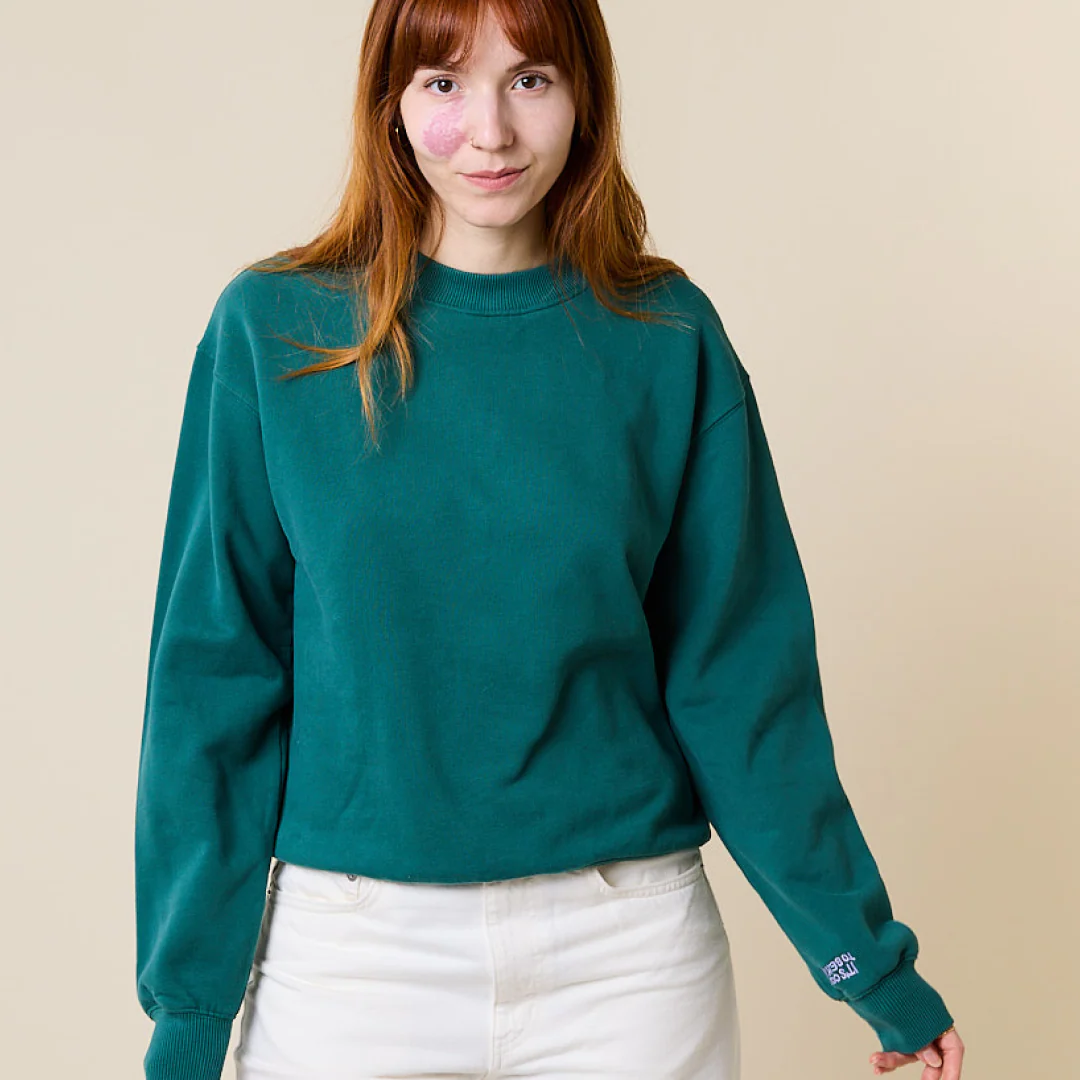Kindness Sweater Set in College Grün - Image 3