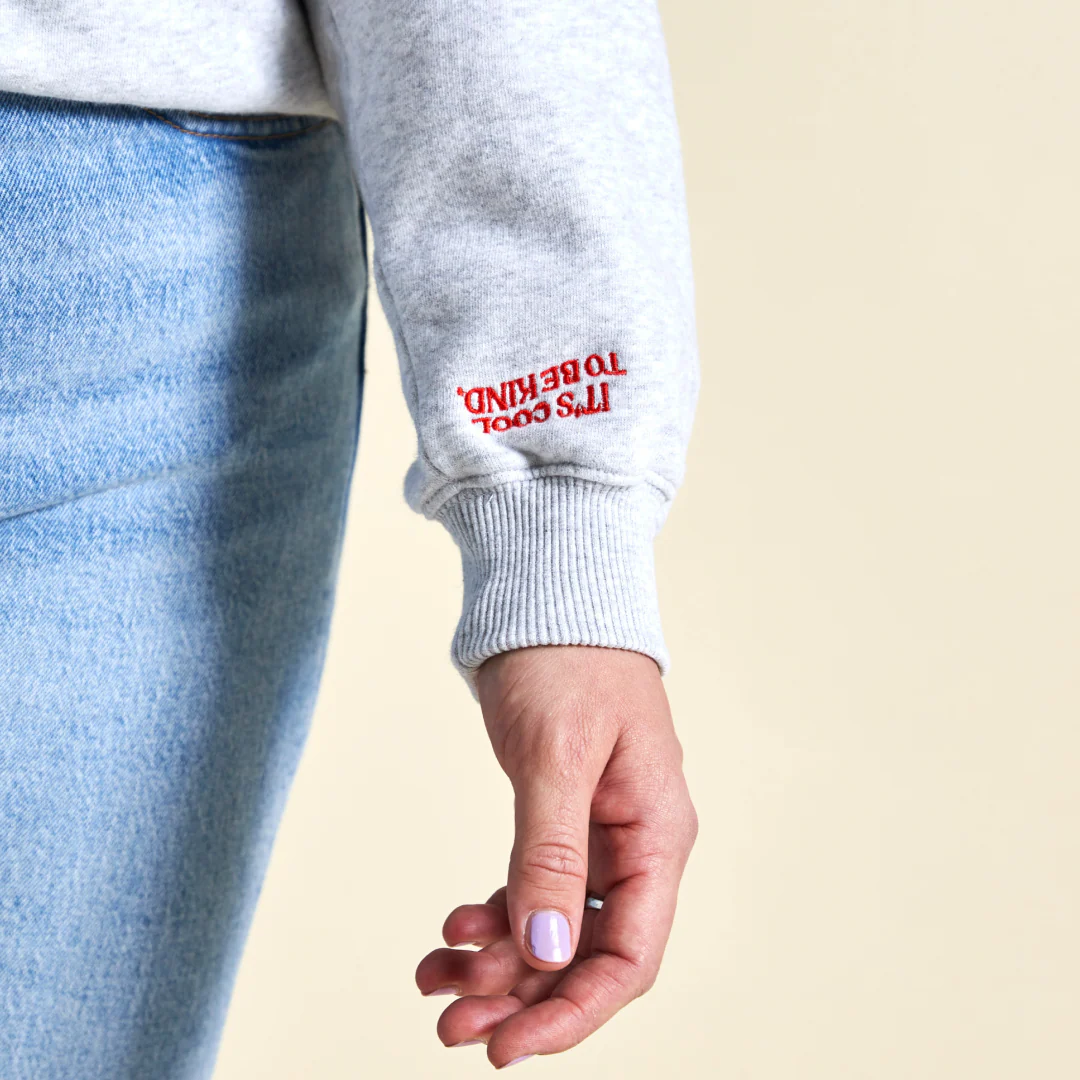 Kindness Sweater Set in Grau - Image 5