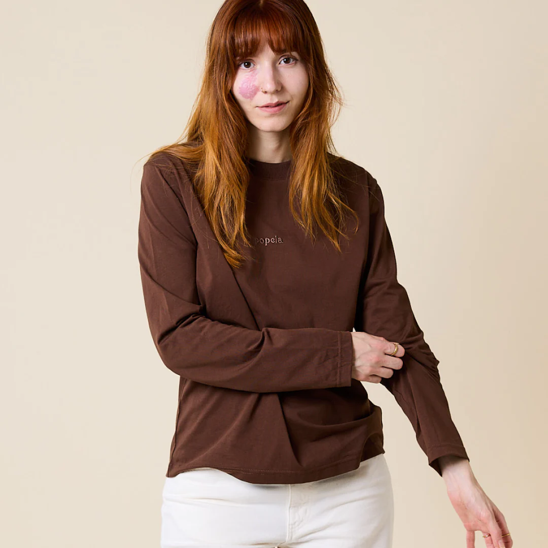 Langarmshirt aus Bio-Baumwolle in Dunkelbraun - Image 4