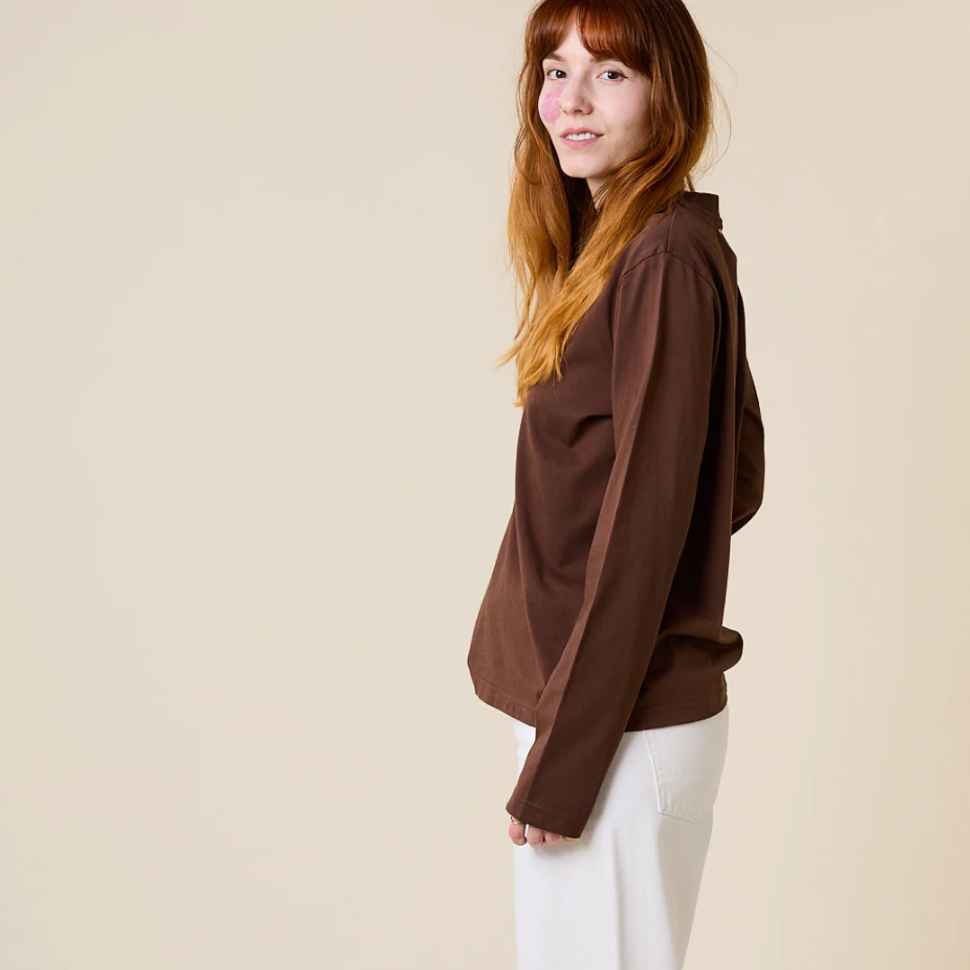 Langarmshirt aus Bio-Baumwolle in Dunkelbraun - Image 5