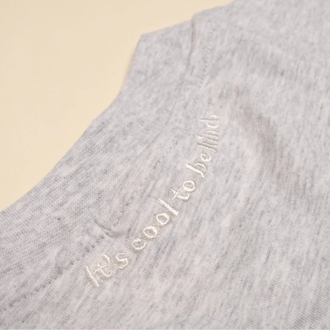 T-Shirt aus Bio-Baumwolle in Grau - Image 5