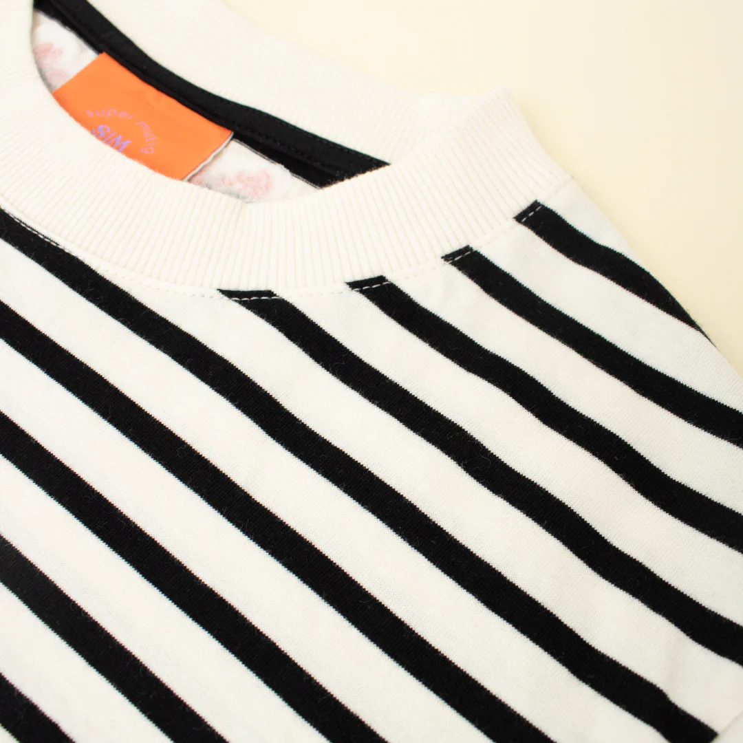 T-Shirt Gestreift aus Bio-Baumwolle in Schwarz/Off-White - Image 7