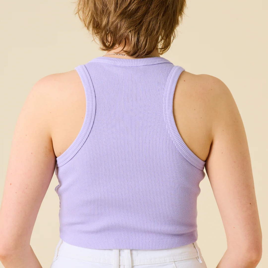 The 24/7 Crop Top aus Bio-Baumwolle in Lila - Image 4