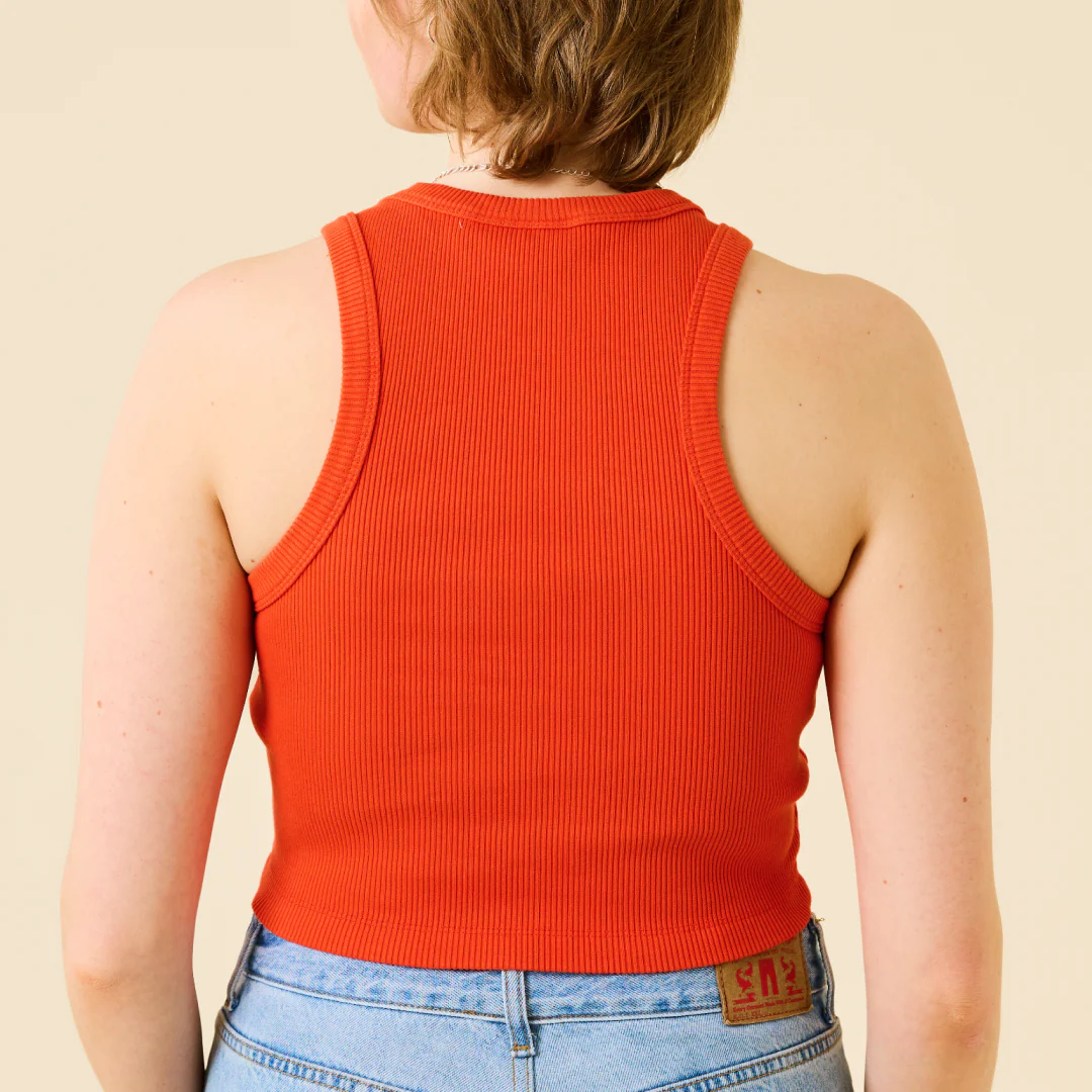 The 24/7 Crop Top aus Bio-Baumwolle in popeia Rot - Image 5