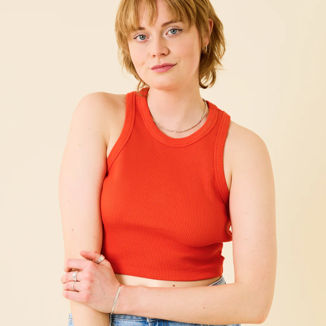 The 24/7 Crop Top aus Bio-Baumwolle in popeia Rot - Image 6