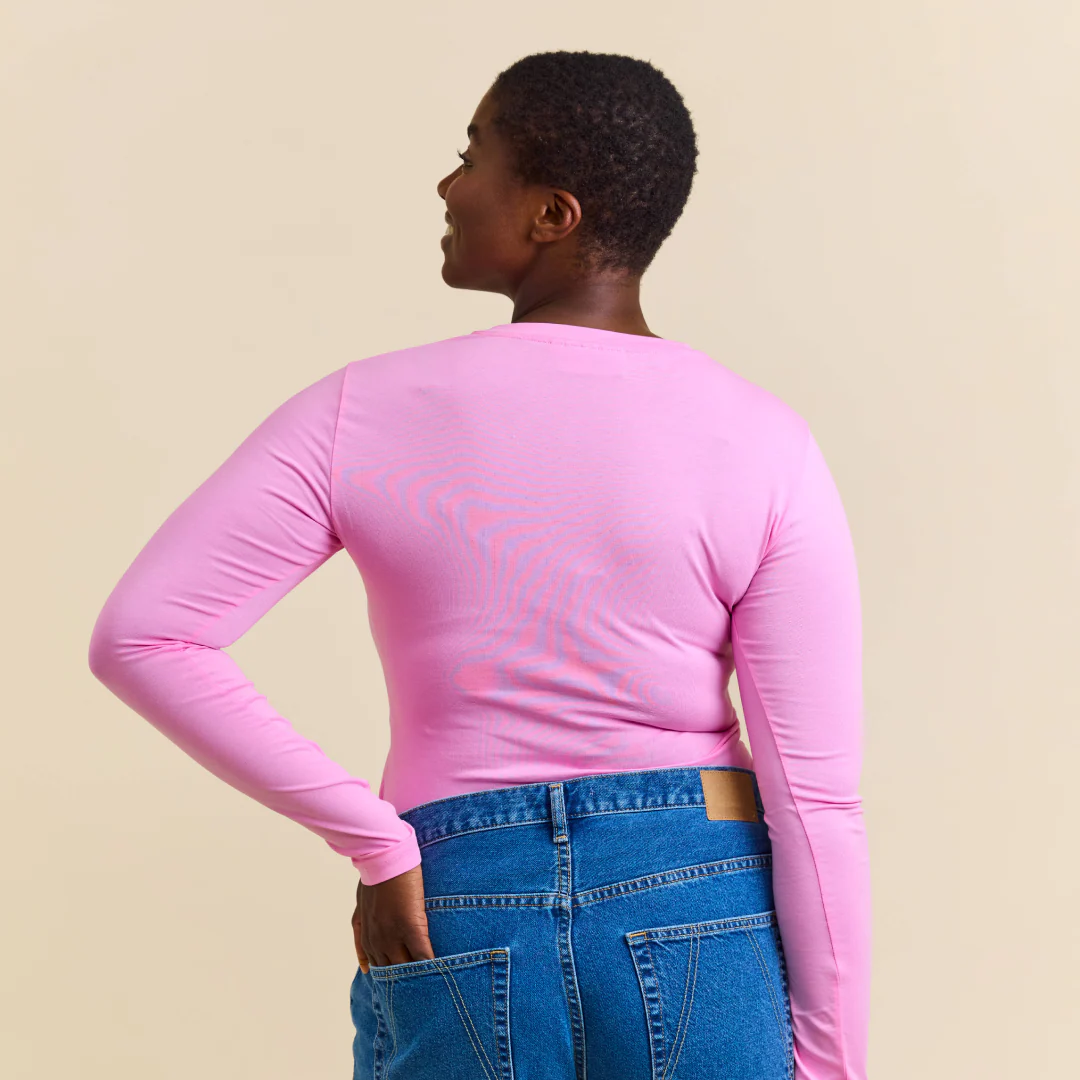 Tight Langarmshirt aus Bio-Baumwolle in Pink - Image 6