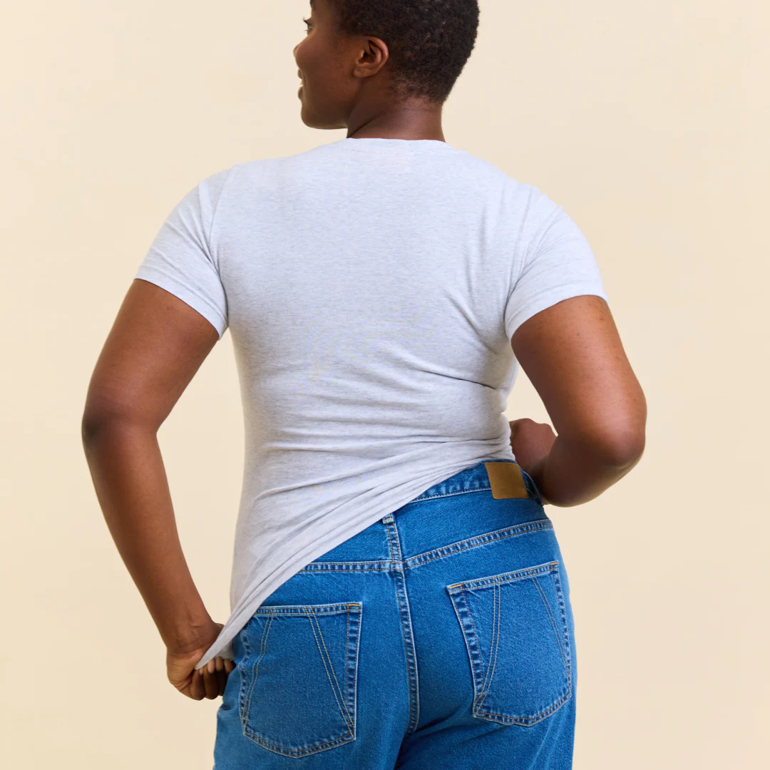 Tight T-Shirt aus Bio-Baumwolle in Grau - Image 4