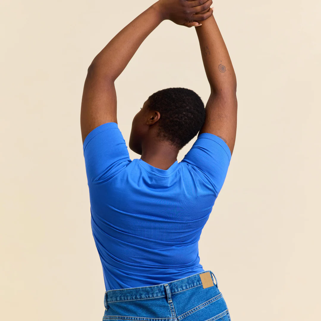 Tight T-Shirt aus Bio-Baumwolle in Königsblau - Image 6