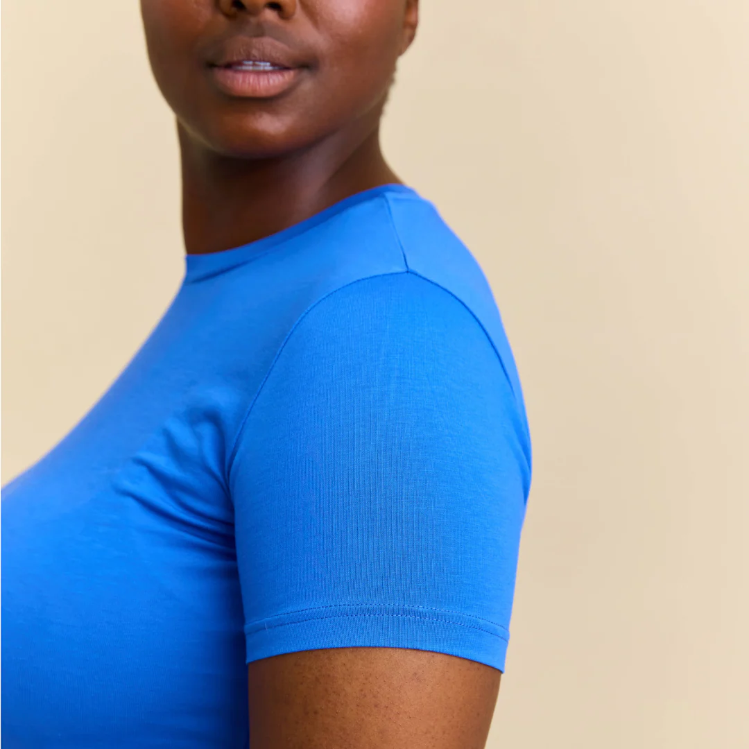Tight T-Shirt aus Bio-Baumwolle in Königsblau - Image 7