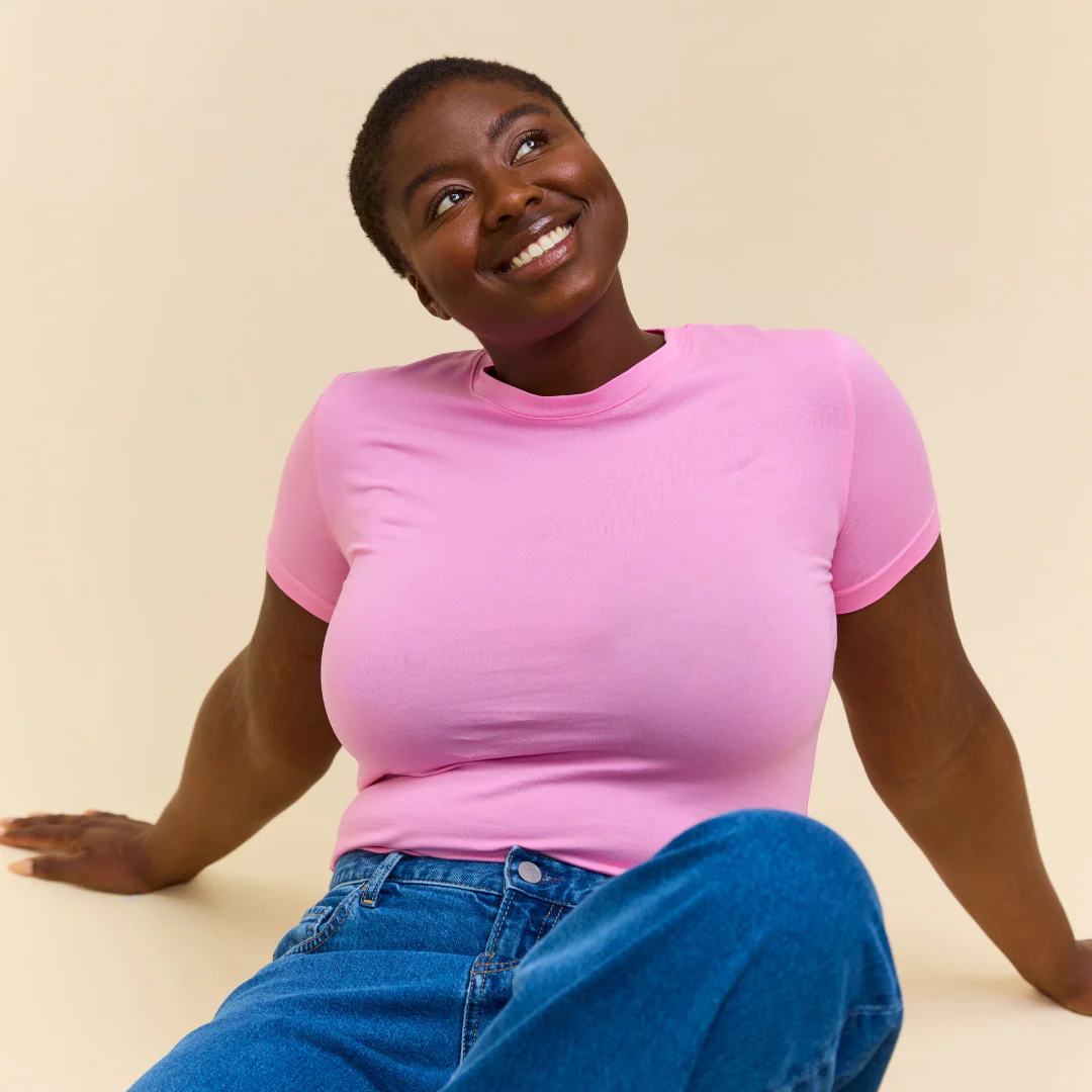 Tight T-Shirt aus Bio-Baumwolle in Pink - Image 4